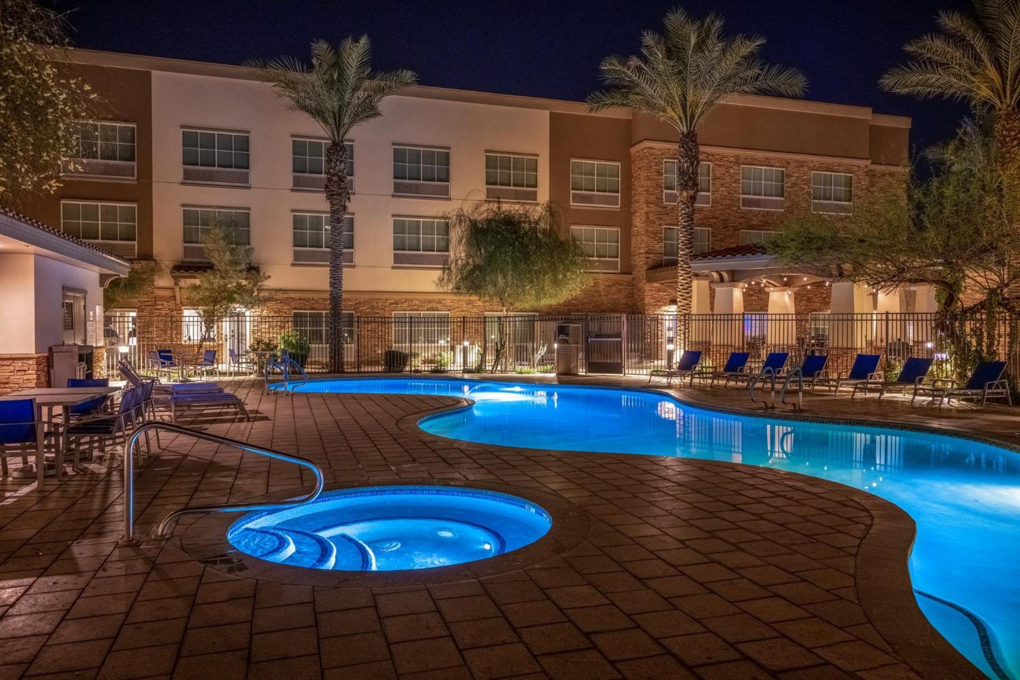 Holiday Inn Express & Suites - Gilbert - East Mesa By Ihg Exterior photo